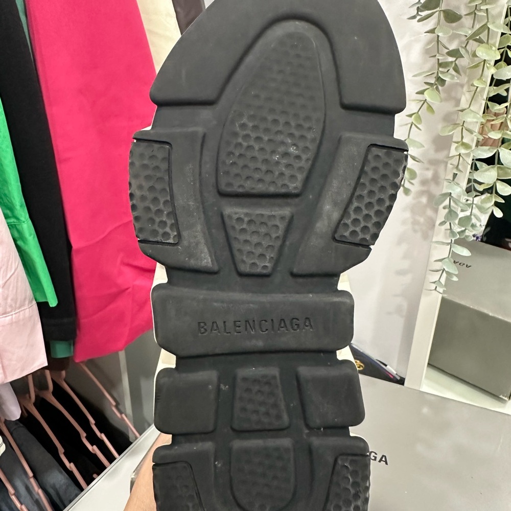 Balenciaga Black and White Speed Recycled Knit Sneakers - Picture 5 of 7